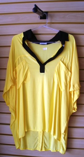 Blusa Gola V com Bolso